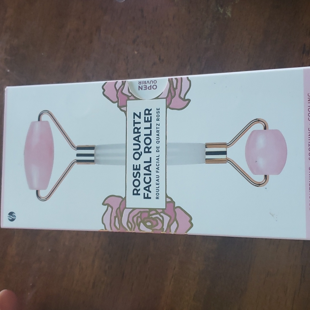 Facial roller
